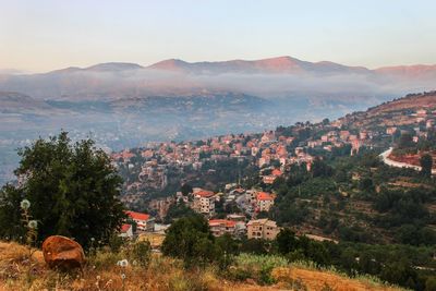 Residential district of hasroun against sky