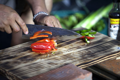 Man chopping bell pepper