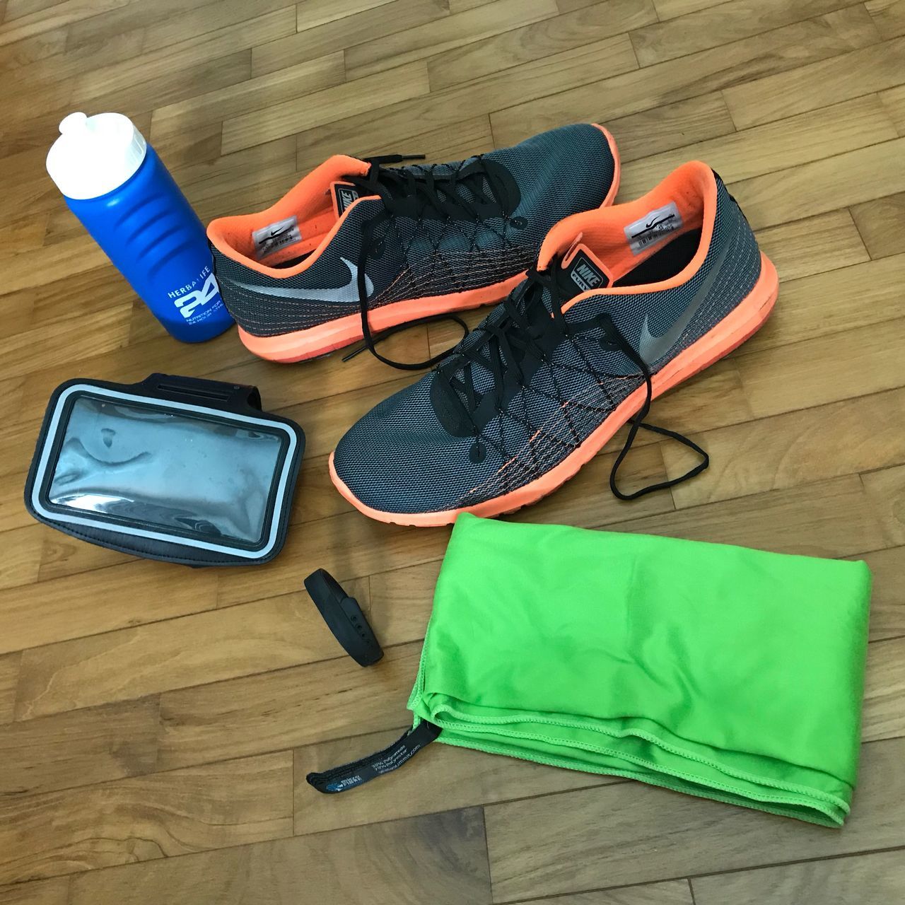 HIGH ANGLE VIEW OF LAPTOP SHOES ON TABLE