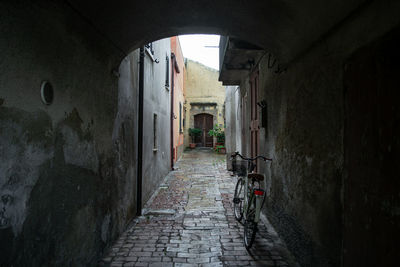 alley