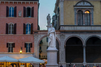 Piazza dei signori - statua di dante alighieri - verona, italy