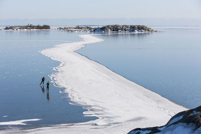 People long-distance skating