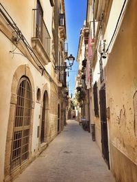 Narrow alley in city