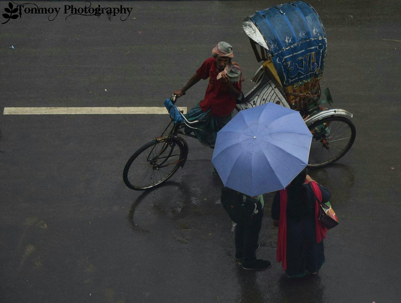 lifestyles, bicycle, leisure activity, full length, men, transportation, street, mode of transport, casual clothing, walking, land vehicle, rear view, riding, boys, sport, childhood, cycling