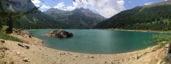 Panoramic view of lake and mountains against sky