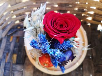 Close-up of rose bouquet on table