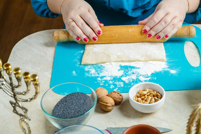 Midsection of man preparing food on table