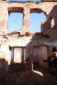 Old ruin building against sky