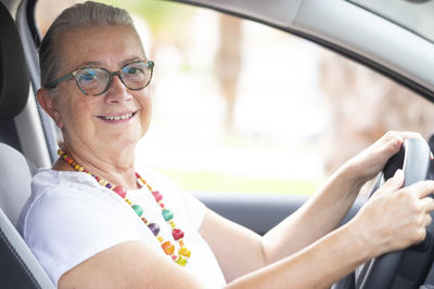 Portrait of smiling woman wearing sunglasses