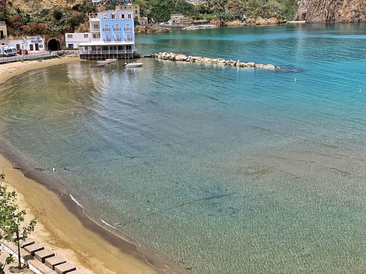 HIGH ANGLE VIEW OF BEACH AGAINST SEA