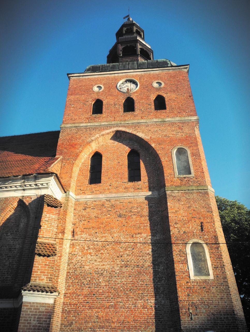 LOW ANGLE VIEW OF BELL TOWER IN CITY