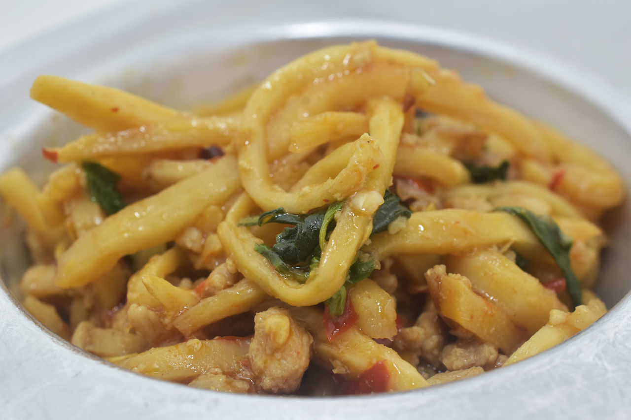 CLOSE-UP OF NOODLES SERVED IN BOWL