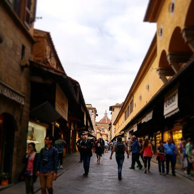 architecture, large group of people, built structure, building exterior, person, men, lifestyles, street, walking, sky, leisure activity, city, city life, mixed age range, tourist, crowd, day, outdoors, residential structure