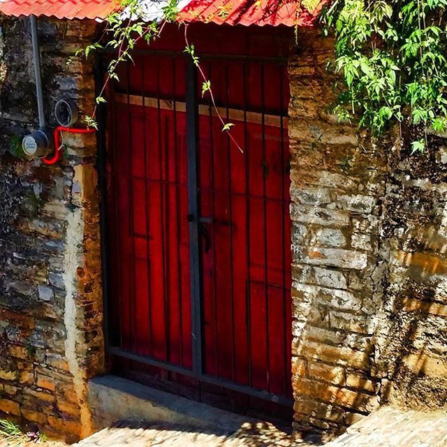 building exterior, architecture, built structure, door, closed, house, entrance, brick wall, window, residential structure, wall - building feature, old, red, safety, weathered, outdoors, wall, protection, residential building, day