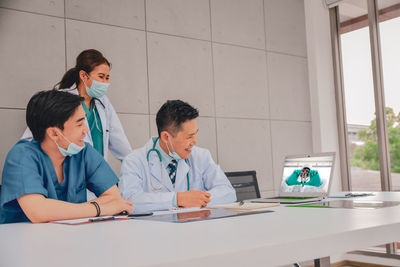 Doctors having discussion at hospital