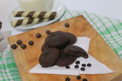 Close-up of chocolate cake on table