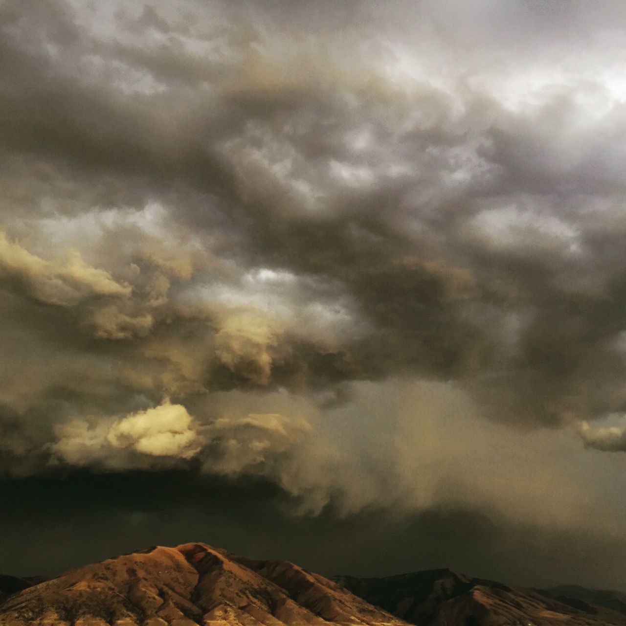 SCENIC VIEW OF MOUNTAINS AGAINST CLOUDY SKY