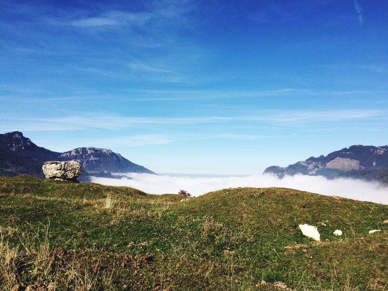 tranquil scene, scenics, tranquility, beauty in nature, sky, mountain, water, grass, nature, landscape, blue, non-urban scene, lake, mountain range, idyllic, cloud - sky, remote, day, outdoors, cloud