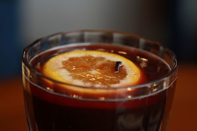 Mulled wine with lemon