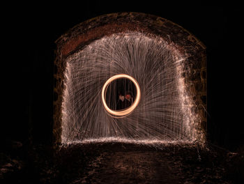 Man spinning wire wool in tunnel