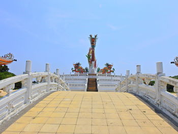 Statue against sky