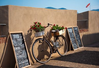 Bicycle leaning on wall in city