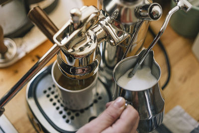 Close-up of hand holding coffee cup
