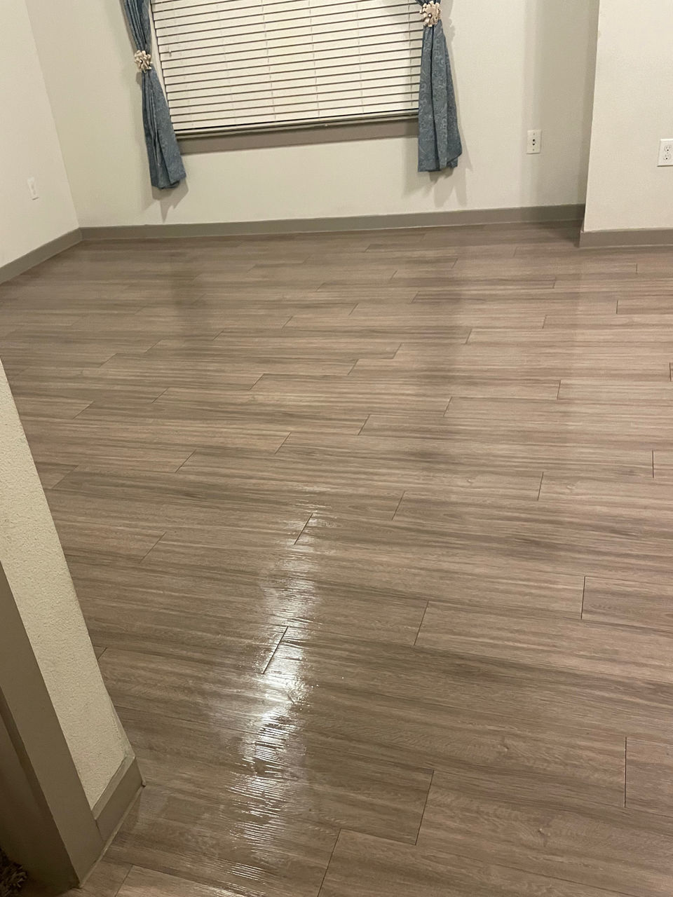 flooring, hardwood floor, hardwood, home interior, floor, indoors, wood flooring, laminate flooring, wood, parquet floor, architecture, wood laminate flooring, no people, home improvement, domestic room, diy, built structure, apartment, building, lifestyles, home ownership, door, entrance, wall - building feature