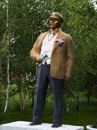 Monument vladimir lenin, decorated with ukrainian national symbols on the birches. 