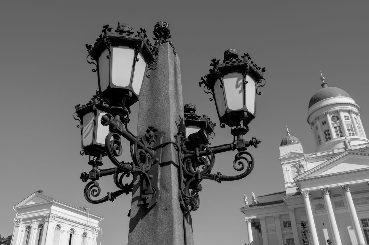 architecture, built structure, street light, building exterior, black and white, low angle view, lighting equipment, sky, monochrome, monochrome photography, white, clear sky, light fixture, no people, building, black, nature, city, travel destinations, street, lighting, history, the past, landmark, dome, outdoors, lamp
