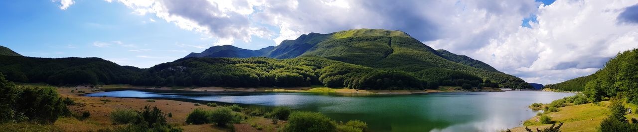 Panoramic view of lake and mountains against sky