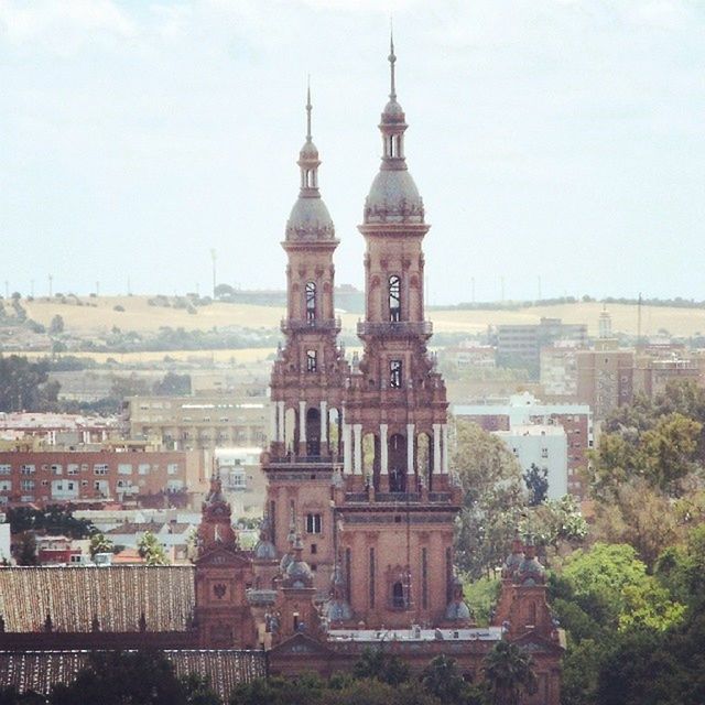 architecture, building exterior, built structure, sky, history, city, place of worship, dome, religion, famous place, travel destinations, cityscape, spirituality, church, tourism, tower, international landmark, day, travel