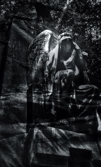 statue