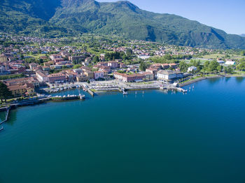 Aerial view of townscape by lake