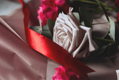 Pink roses on brown paper with ribbon. preparing a bouquet for the holiday. copy space