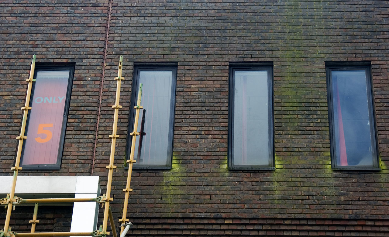 Scaffold poles, windows,