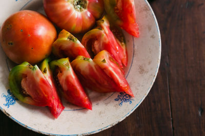 High angle view of chopped tomatoes in plate on table