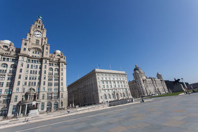 Statue of historic building against blue sky