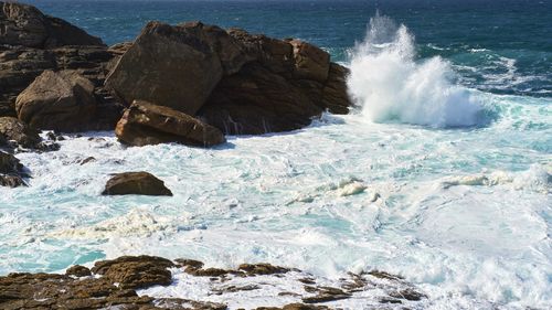 Waves splashing on rocks