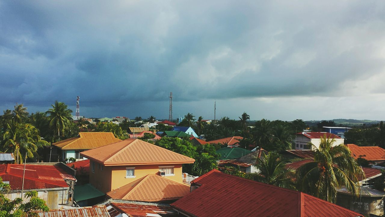 built structure, building exterior, cloud - sky, sky, architecture, storm cloud, house, tree, weather, thunderstorm, nature, roof, storm, residential building, no people, outdoors, dramatic sky, city, palm tree, scenics, beauty in nature, day