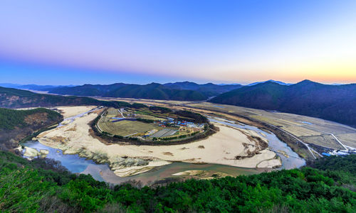 Sunrise at hoeryongpo river bend in south korea
