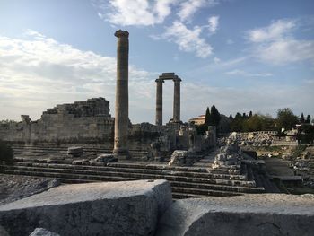Ruins of temple against sky in city