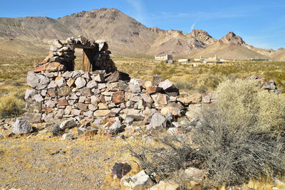 Stone wall on mountain against sky