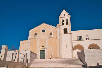 Facade of church of san francesco. vieste, gargano peninsula in apulia region, italy.