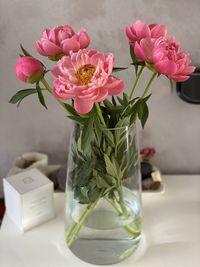 Close-up of flowers in vase on table