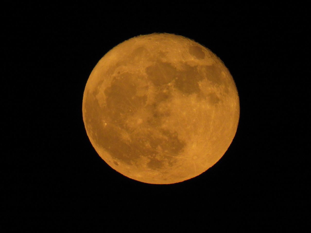 CLOSE-UP OF MOON AT NIGHT