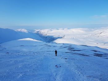 The long descent down through the snow 