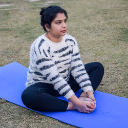 Portrait of gorgeous young indian woman practicing yoga outdoor park. beautiful girl practice yoga