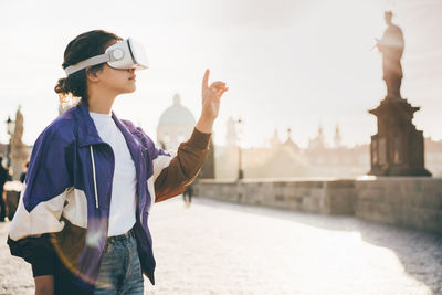 Woman wearing vr headset augmented virtual reality in history city center. concept of virtual museum