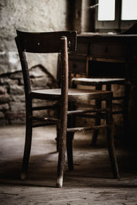 Empty chairs and table on floor